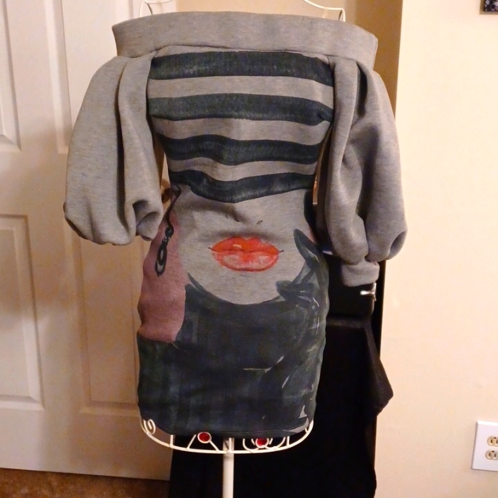 Off the shoulder top or could be worn as a mini.